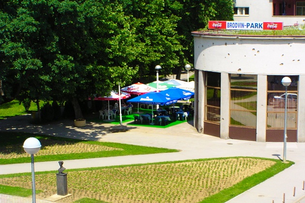 Slavonski Brod, Trg Pobjede (2005)